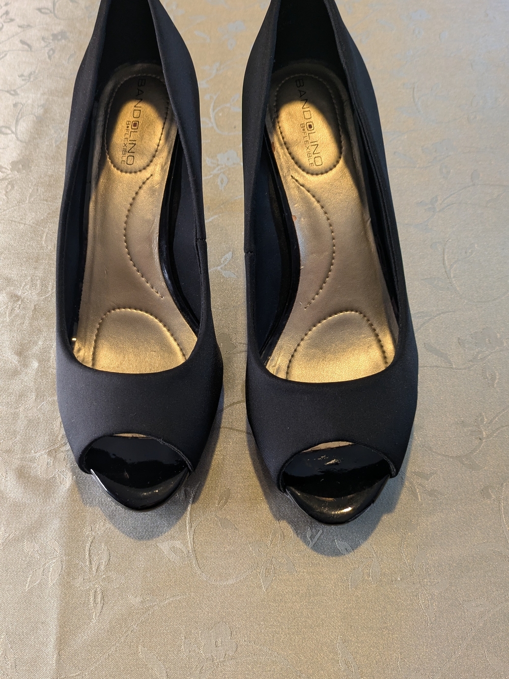 Bandolino B -Flexible hi-heels women's black peeptoe heels, size 7.5 M